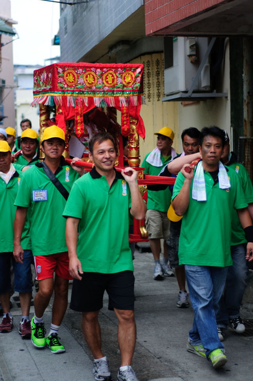 20140506-152237-bun-festival-parade-day-180